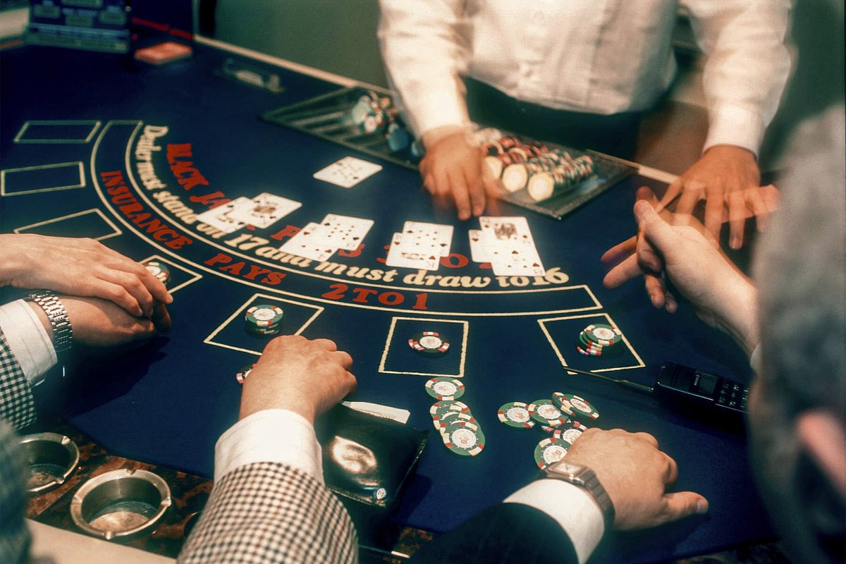 View - «Меня выкинули, как щенка» Российского киллера выгнали из казино за пьяный дебош. Как это обернулось кровавой бандитской войной?: Следствие и суд: Силовые структуры: Lenta.ru