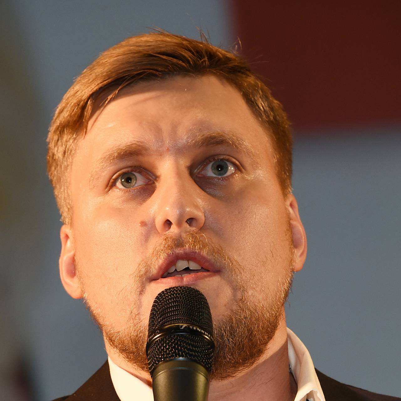 Уехавший в США комик раскрыл подробности продажи квартиры в Москве