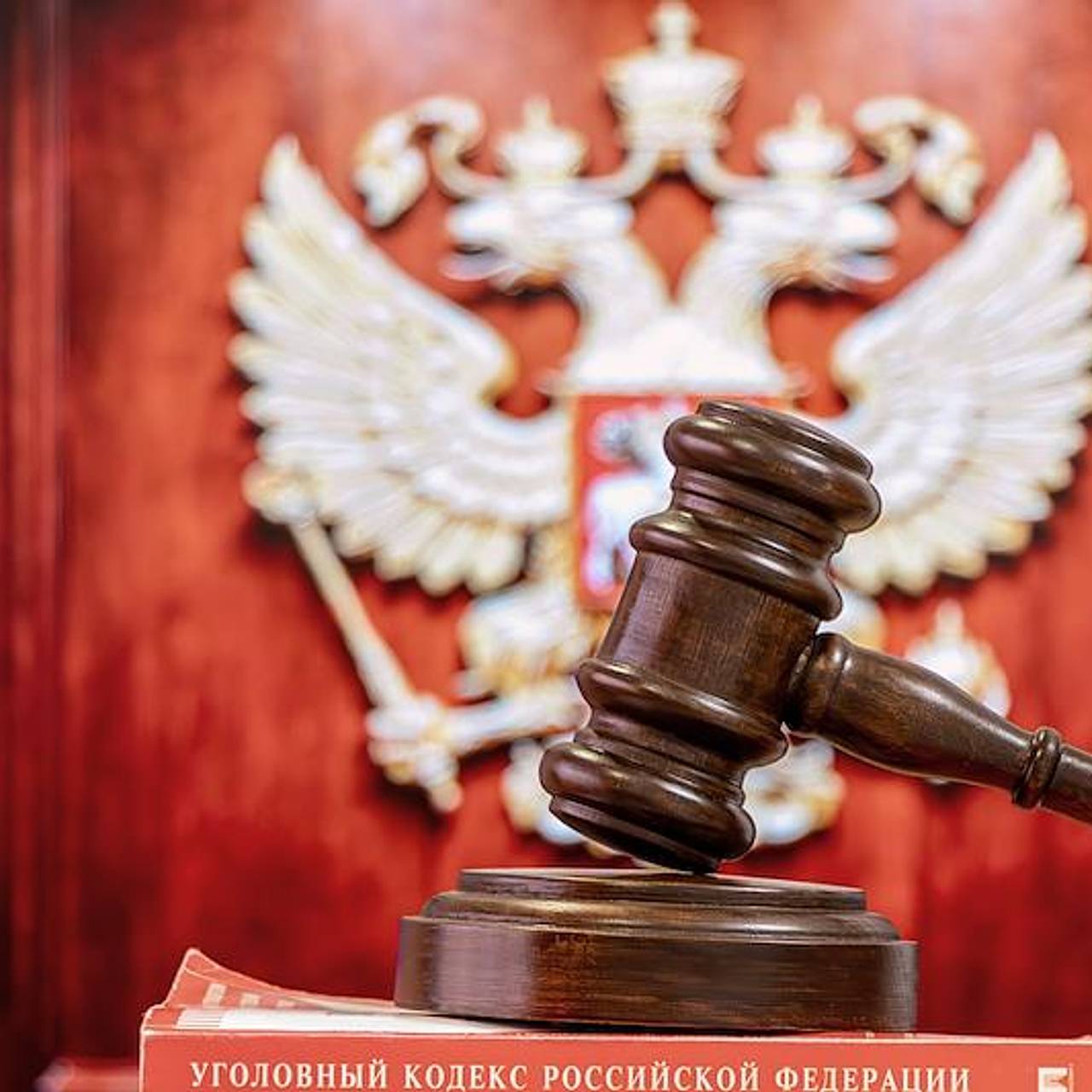 Бывший педагог российского вуза избежал колонии после поджога полицейской машины