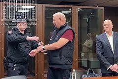 Анатолий Вороновский (в центре)