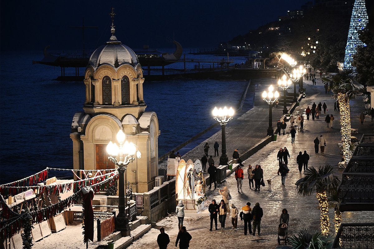 Вид на набережную в Ялте