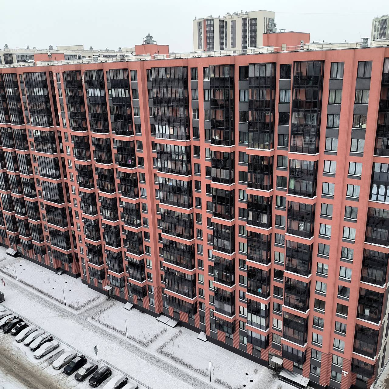 Застройщики начали массово сокращать число новых домов в мегаполисах