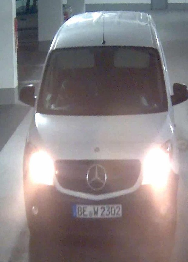 Белый фургон, на котором скрылись преступники