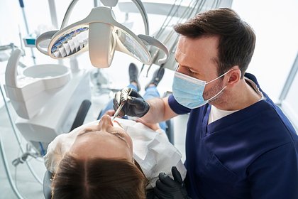 Россиянам назвали красноречивые сигналы проблем с зубами