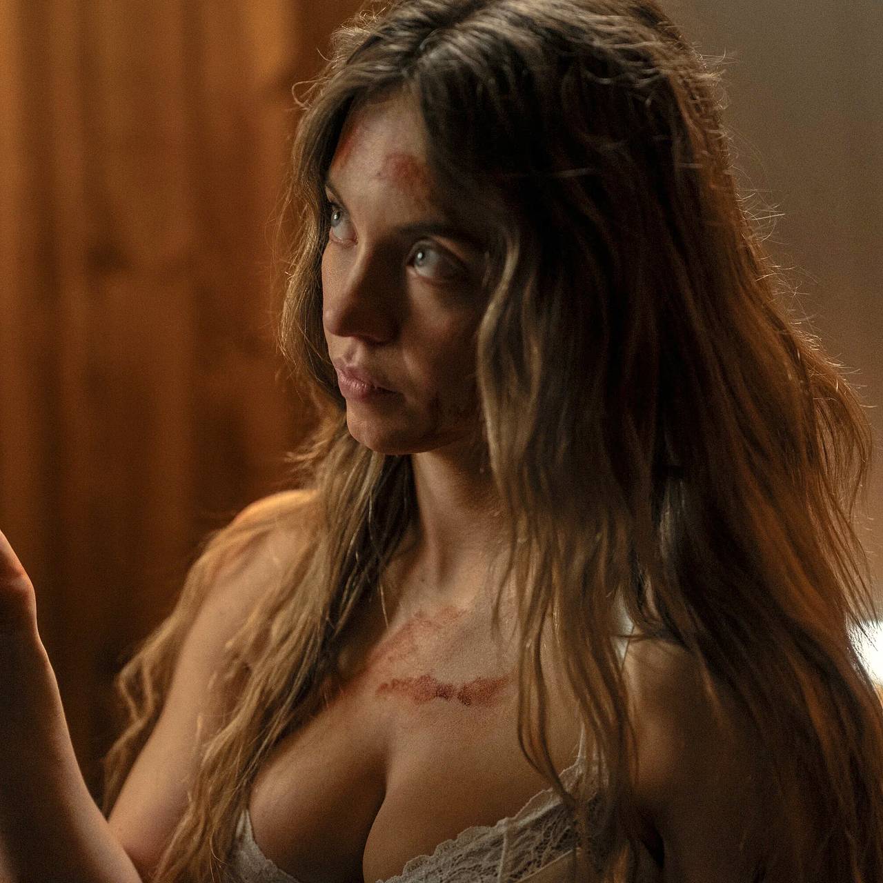 В одном из регионов России начали вырезать эротику из фильмов