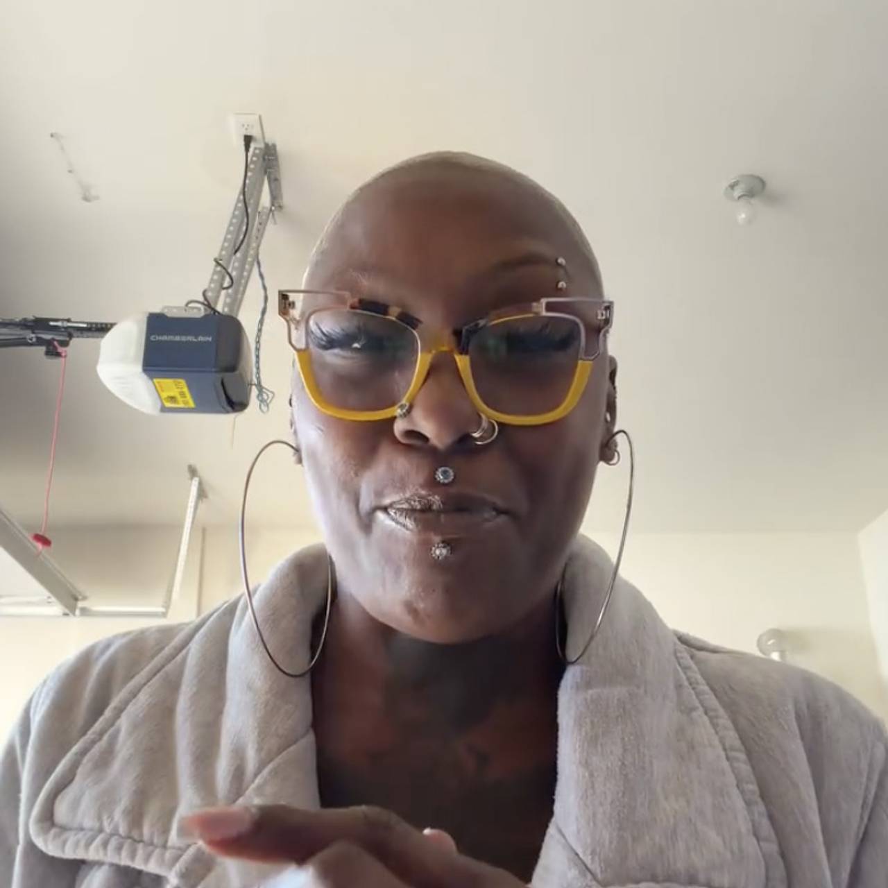 Звезду TikTok нашли дома без признаков жизни