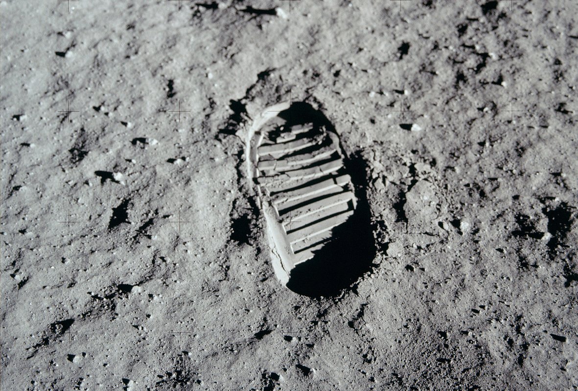 След астронавта Apollo 11 на поверхности Луны