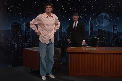 Джейкоб Элорди стал выходить в свет в женской одежде