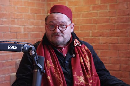 Покинувший Россию телеведущий объяснил критику в адрес эмигрировавших звезд