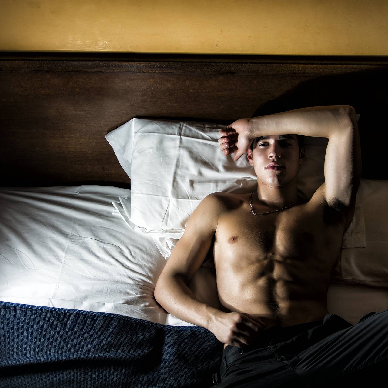 Мужчины по всему миру начали беречь сперму и бояться эякуляций. Они уверены, что это делает их здоровее и сексуальнее