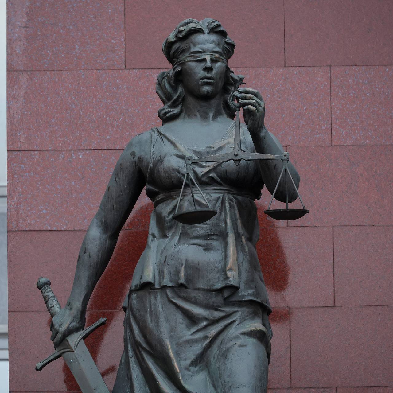 Раскрыто отошедшее государству дорогостоящее имущество экс-главы Верховного суда Адыгеи