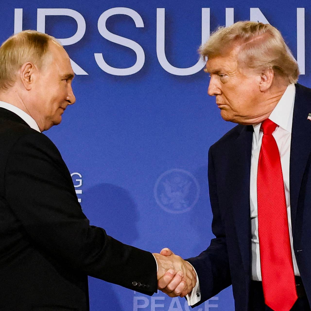 В США раскрыли разницу в отношении Трампа к России и Европе