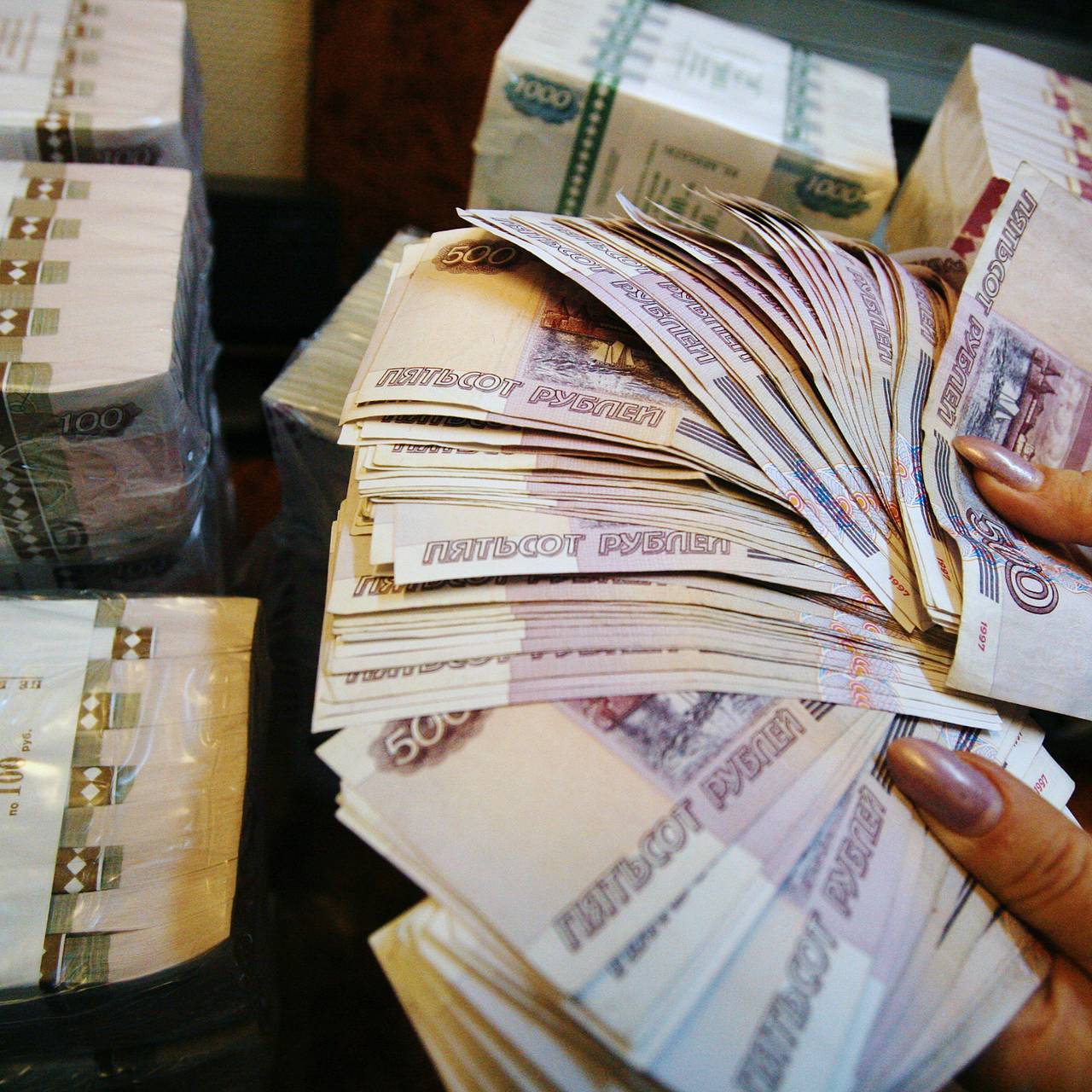 Купюры со взрывчаткой обнаружили на дороге в российском городе