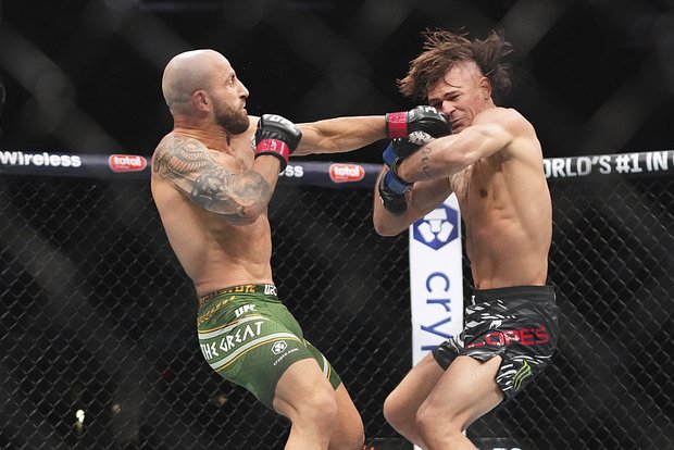 Алекс Волкановски и Диего Лопес