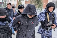 Девятиклассник с пистолетом и петардами напал на школу в Уфе. Он анонсировал преступление и выкладывал фото с оружием 