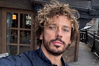 Новый имидж Максима Галкина поставил на уши весь интернет. Одни считают комика-иноагента секс-символом, а другие — скуфом 