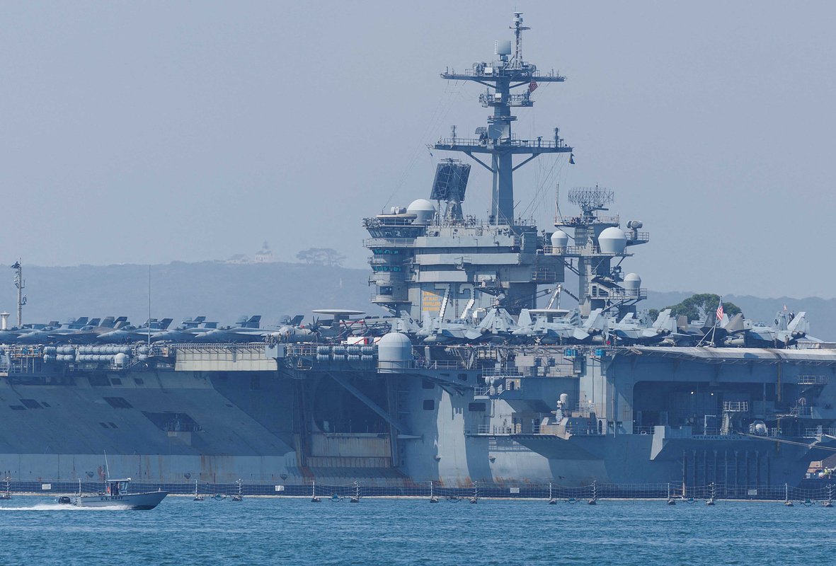 Авианосец USS Abraham Lincoln (CVN-72)
