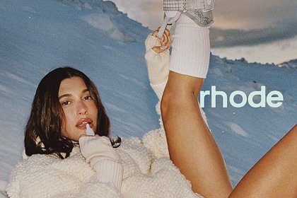 Хейли Бибер без штанов покаталась на лыжах для рекламы