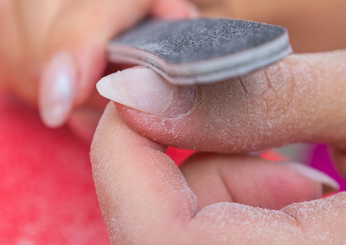 Как снять гель-лак жесткой пилкой