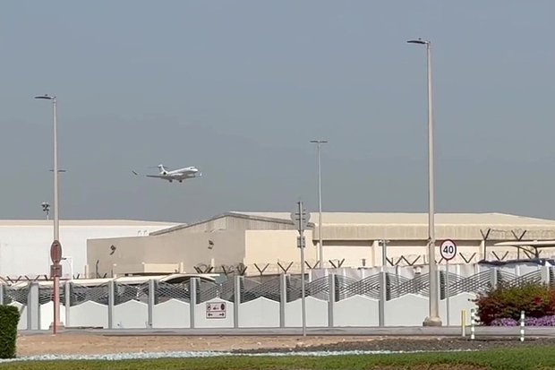 Приземление самолета специального посланника президента США Стивена Уиткоффа в аэропорту Аль-Батин, Абу-Даби