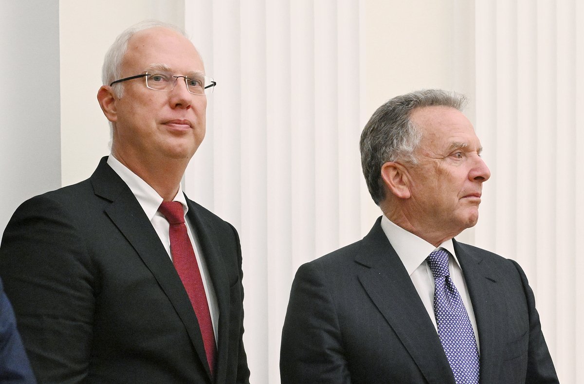 Генеральный директор Российского фонда прямых инвестиций (РФПИ), cпециальный представитель президента РФ по инвестиционно-экономическому сотрудничеству с зарубежными странами Кирилл Дмитриев (слева) и спецпосланник президента США Стивен Уиткофф