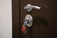 Сирота поверила мошенникам и лишилась единственного жилья в Москве 