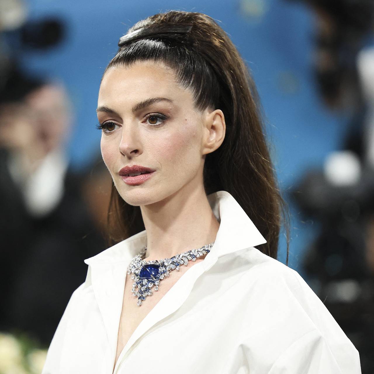 Энн Хэтэуэй обратилась к фанатам с неожиданной просьбой