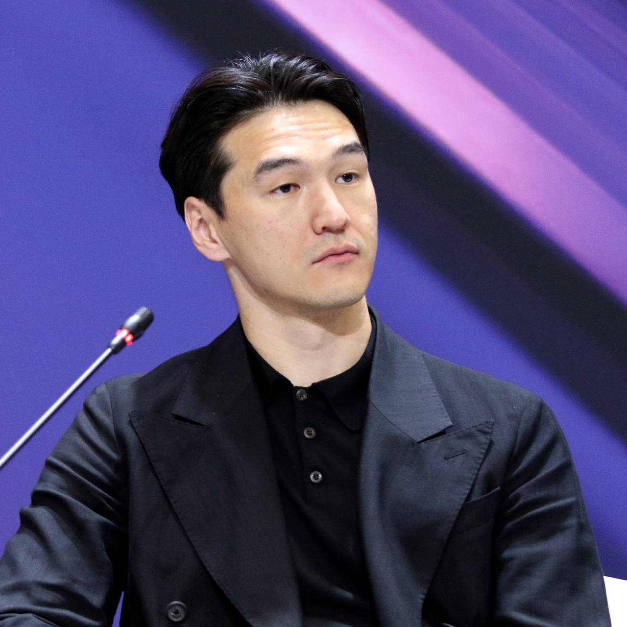 Комику Нурлану Сабурову запретили въезд в Россию на 50 лет. В стране у него осталось имущество на 160 миллионов рублей