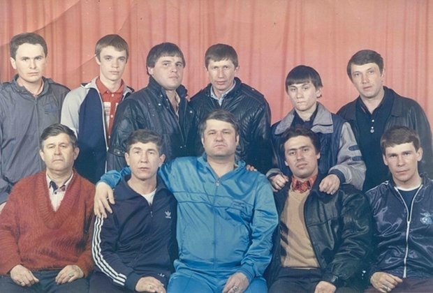 Члены ОПС «Общак». В центре внизу — вор в законе Евгений Васин (Джем)