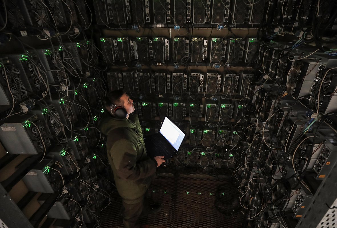 Технический арсенал хакеров начала 2000-х наверняка был куда более скромным, чем у их коллег из 2020-х