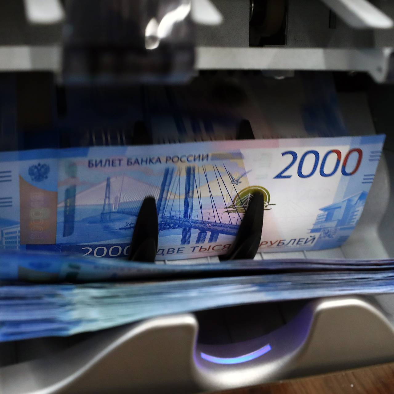 Россиянам назвали сферы с зарплатами выше 100 тысяч рублей