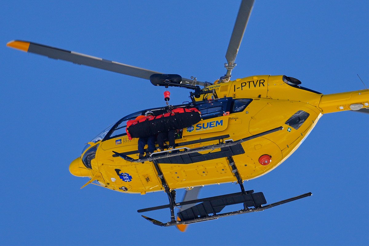 Вертолет эвакуирует Линдси Вонн