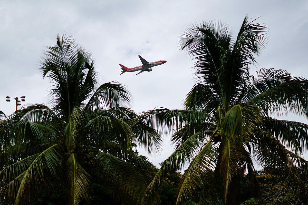 Россиян выселяют из люксовых отелей Кубы. Причина — дефицит топлива из-за блокады США. Без горючего скоро окажутся и самолеты