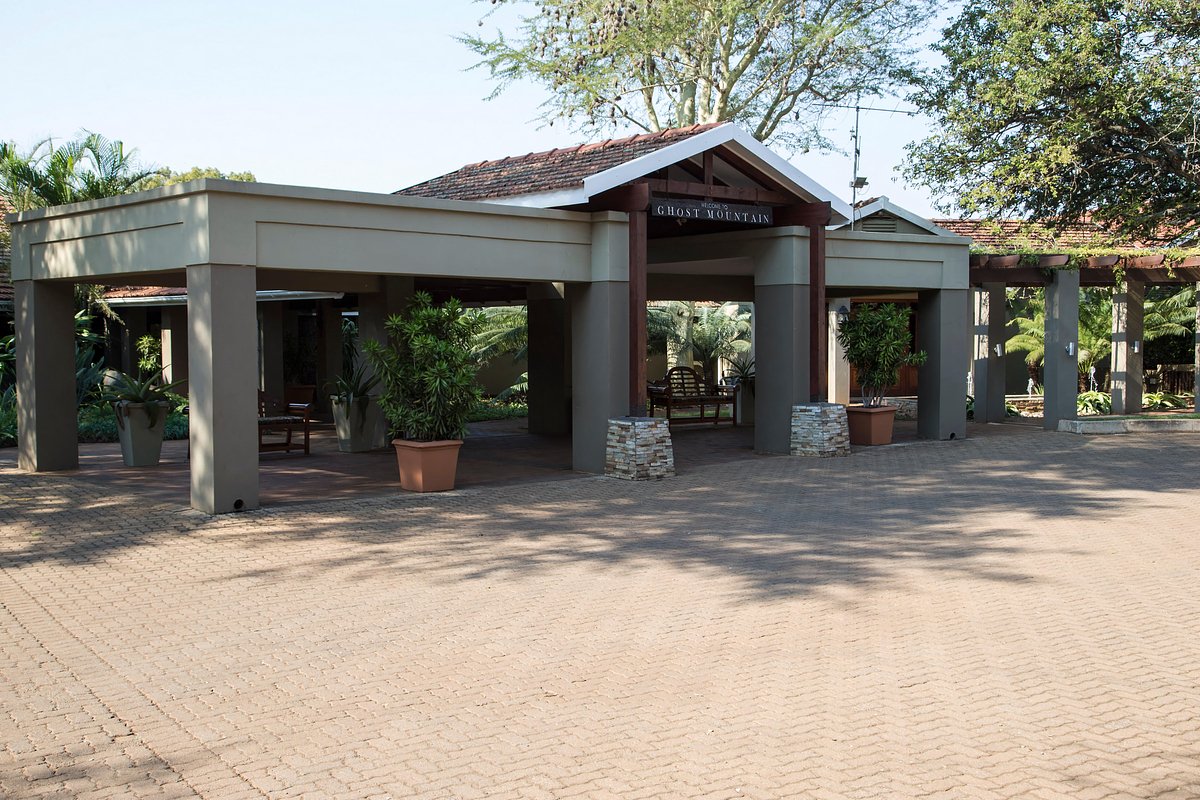 По словам местных жителей, на склонах Призрачной горы, которая возвышается над городом Мкузе, можно увидеть странные мерцающие огни