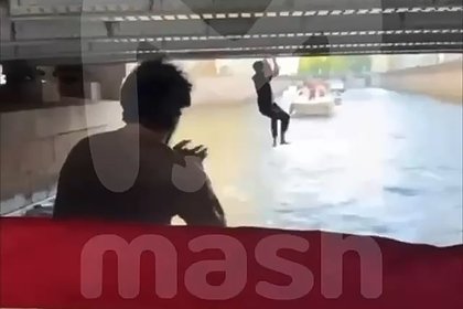 Одна минута на веселом мальчишнике в российском городе попала на видео