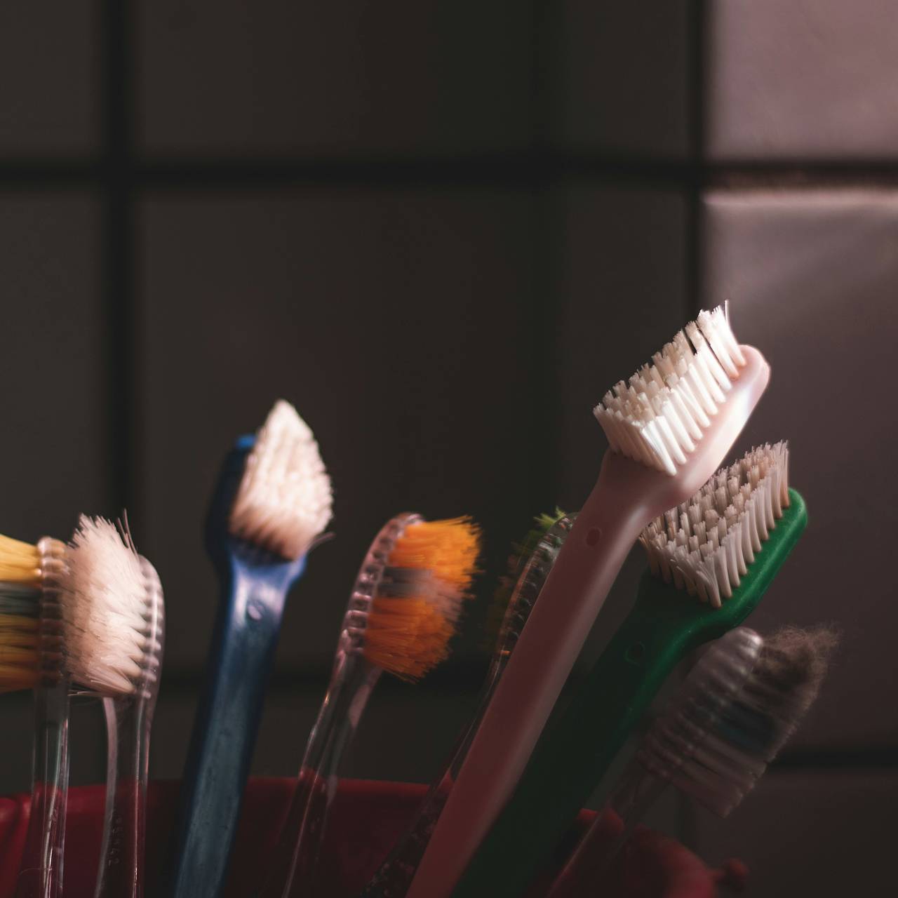 Россиян предупредили о рисках чистки зубов сразу после еды