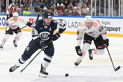 Тэйлор Бек (слева)