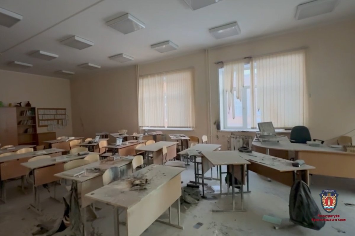 Последствия пожара в красноярской школе № 153 после нападения восьмиклассницы Лены