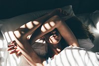 Миллионы людей живут с хроническим недосыпом. Как бороться с бессонницей и какие техники помогают практически каждому? 