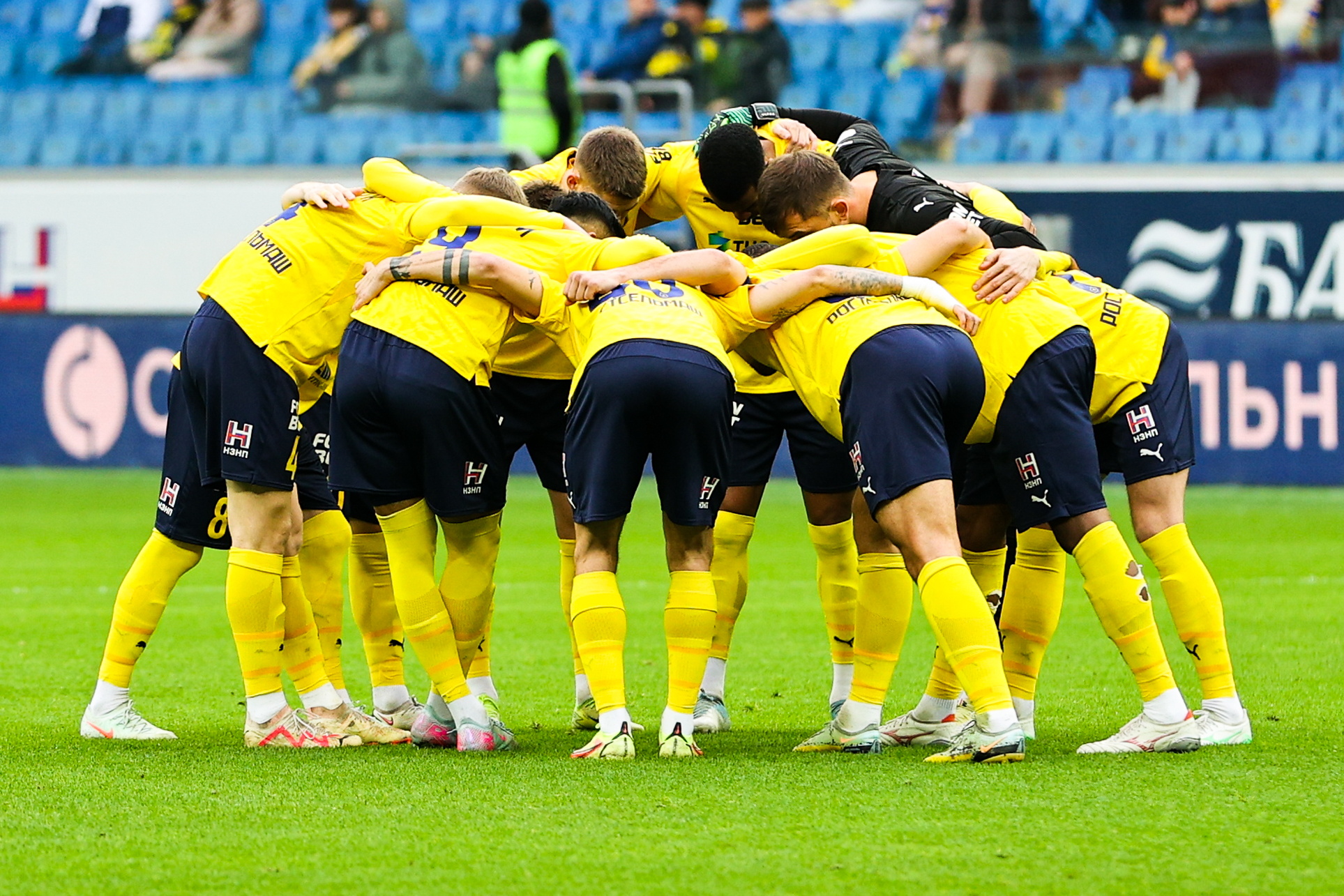 Матч&nbsp; клуба РПЛ с иностранной командой отменили из-за начавшейся на поле массовой драки