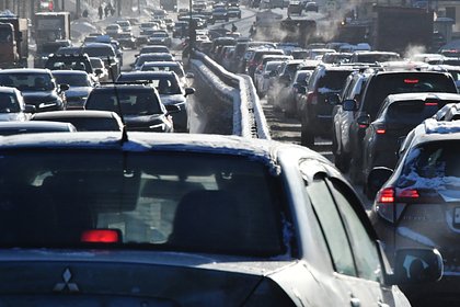 Автовладельцам рассказали о главных ошибках при запуске аккумулятора в мороз