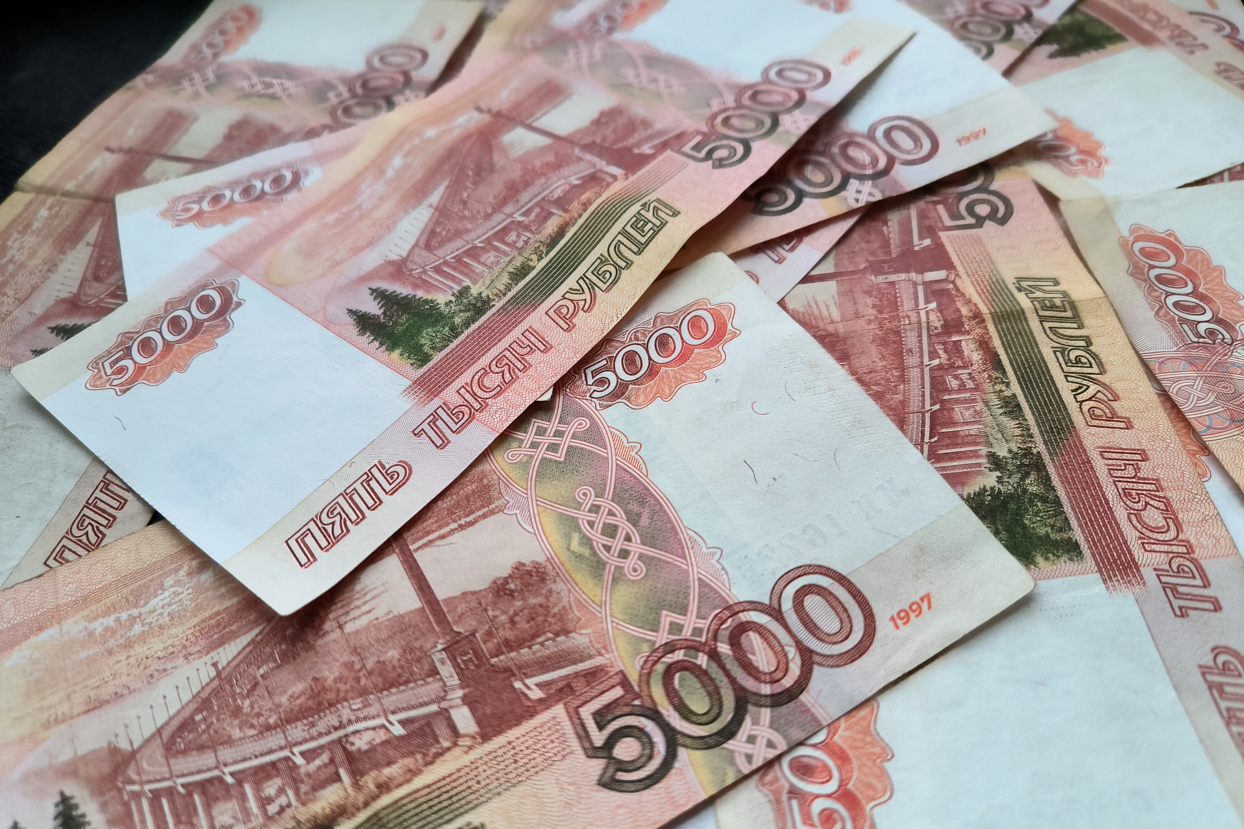 Названы&nbsp; отрасли российской экономики с самым низким ростом зарплат