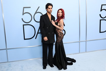 Певица Холзи в обнажающем тело платье вышла в свет с женихом