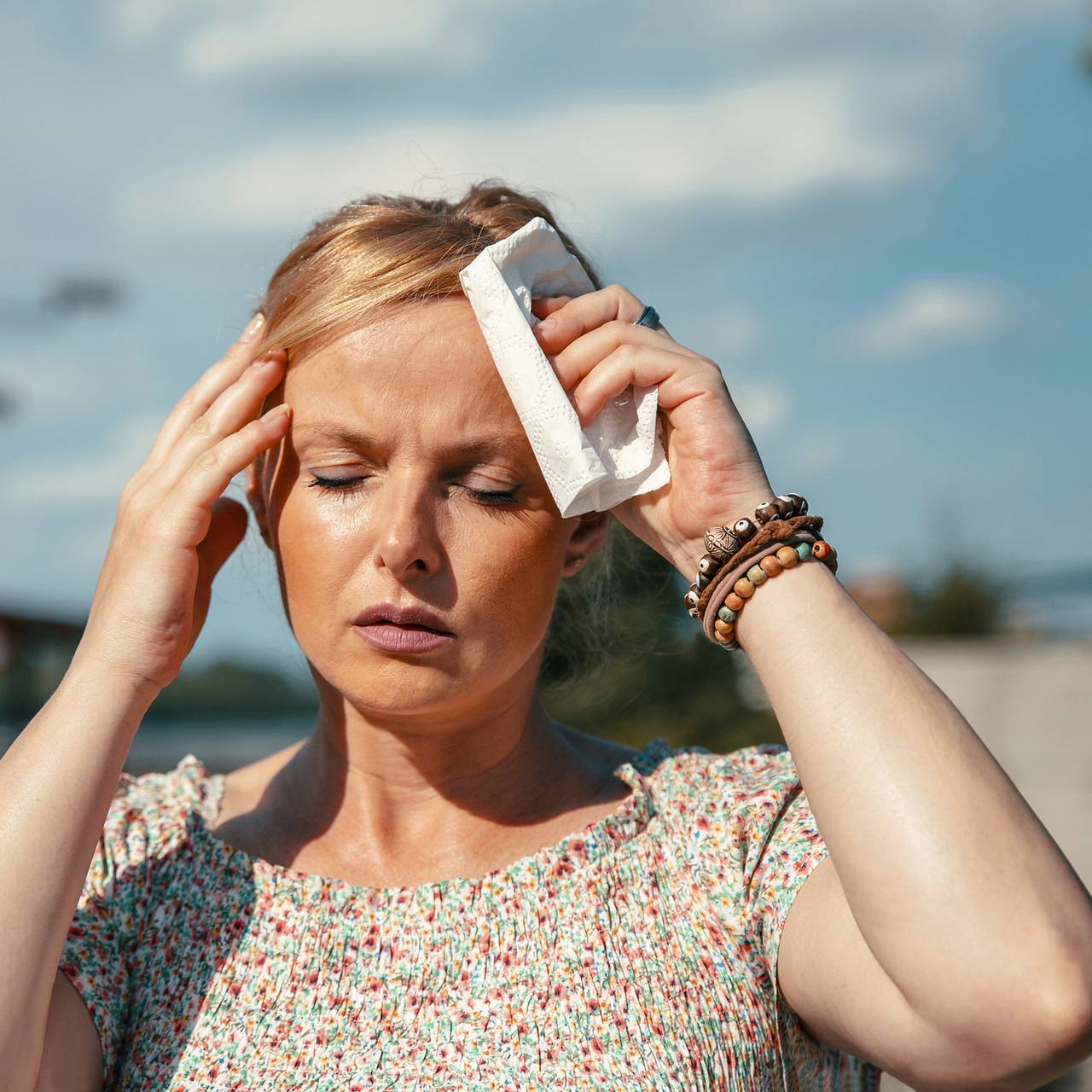 Миллионы россиян чувствуют себя больными, хотя их анализы в порядке. Что с ними происходит?