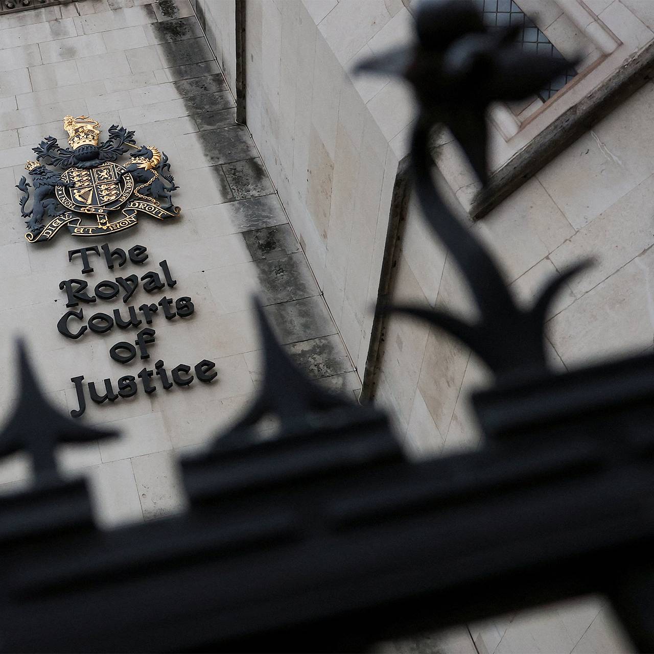 Миллионерша лишила сына 526 миллионов рублей из-за измены жене