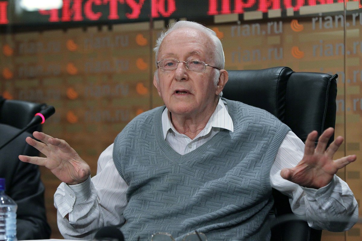 Рой Медведев на пресс-конференции в агентстве РИА Новости