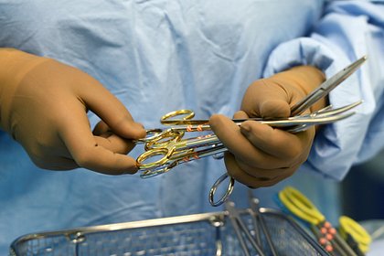 Хирурги достали из легких россиянина пробку от бутылки коньяка