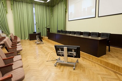 В здании российского вуза обрушился потолок