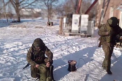 Российские связисты показали оперативное восстановление кабельной линии в зоне СВО