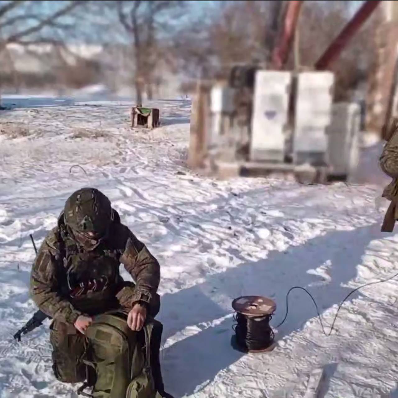 Российские связисты показали оперативное восстановление кабельной линии в зоне СВО